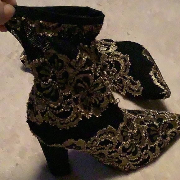 Bamboo booties gold and black mesh lace 9.5 - Picture 7 of 12
